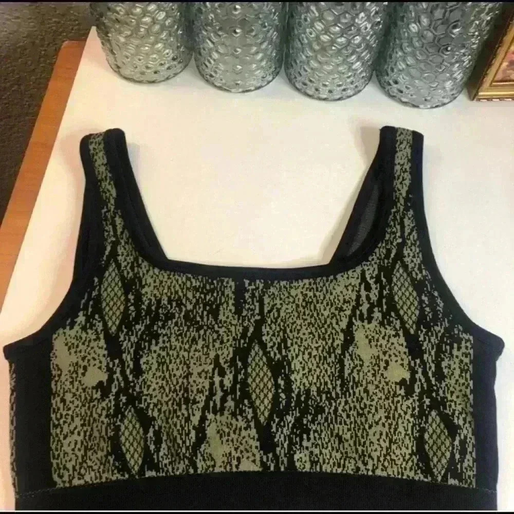 Fabletics Kamila Seamless Bra Green Reptilian/Black sz M